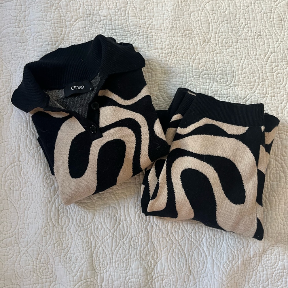 Cider Black and Cream Sweater Set